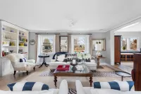 Classic Martha's Vinyard-Inspired Lovely 4 bedroom House with Pool In Bellport Hotels in Bellport