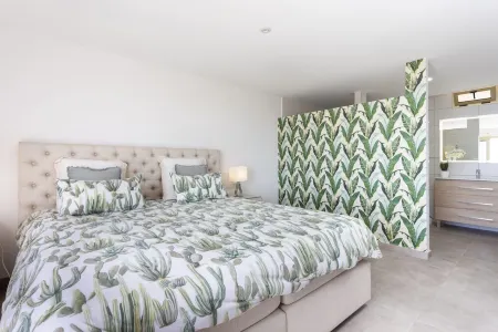 Spectacular Duplex Seafront with Awesome views and sunset !!!