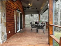 Cozy Cabin on Lake, relax and recharge. Enjoy boating, fishing and swimming. - 4-Star