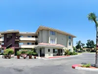 โรงแรมเอ็กเซกคิวทีฟอินน์