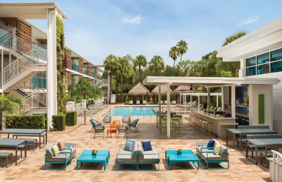 坦帕阿爾巴酒店，希爾頓啟繽精選