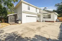 Heart of Park Circle, game room, pup friendly, walk to playground, dining, shops