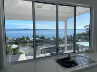 Spectacular water views & entertaining spaces Hotels in Corlette