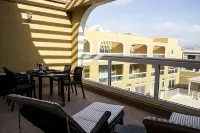 BLUE COYLE.  New apartment a few meters from the beach and overlooking the m