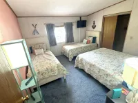 Relax on the beautiful Weeki Wachee River at the charming Seahorse River House!