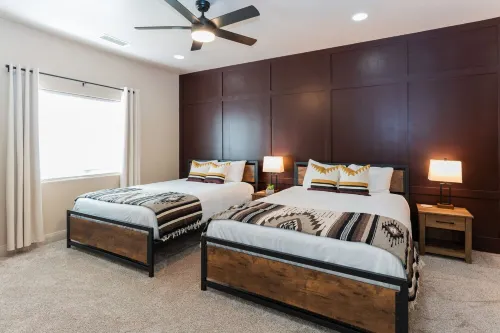 Red Rock Hangout: 5 Min to Antelope & Horseshoe + Hot Tub + Firepit + Game Room