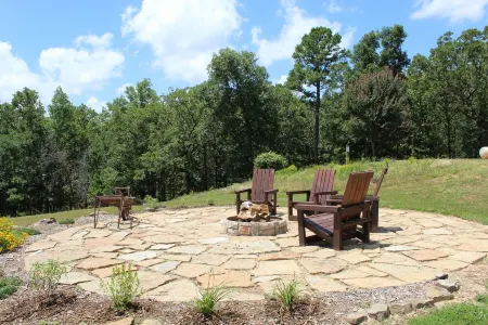 Spacious house with amazing mountain views in the Potato Hills