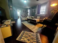 Loft Downtown Pottstown, King Bed w/Free Parking & Central AC & WiFi