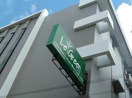 LeGreen Suite Waihaong Отели в г. Nusaniwe