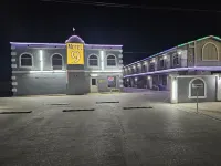 Motel 9 - parking