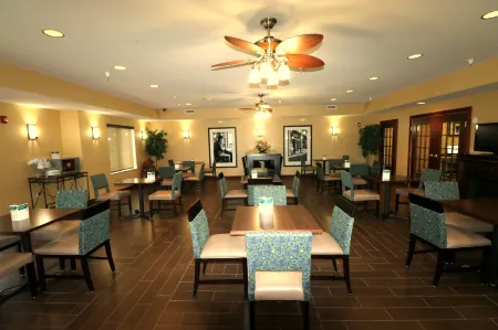 Comfort Suites Bloomington I-55 and I-74 Отели в г. Блумингтон