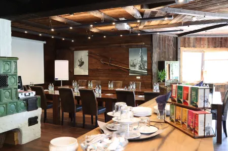 Pension Almhof Baumgarten Отели в г. Шнайцльройт