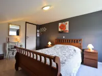 An Old Farmhouse in a Peaceful Ardennes Village Hotels near Pont De Claies sur La Semois