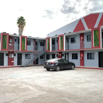 Hotel Jardin Hotels near Maclovio Rojas