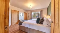 Host Stay the Parlour
