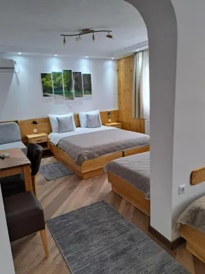 Lake House Hotel a Jezerce