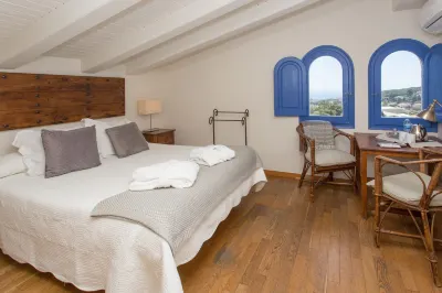 Hostal de la Plaça - Hotel Boutique Hotels in Cabrils