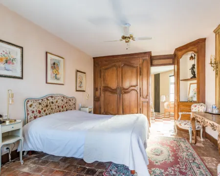 Le Manoir de l'antiquité Hotels in Challans