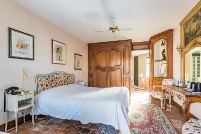 Le Manoir de l'antiquité Hotels in Challans