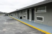 Deluxe Inn Motel - motel
