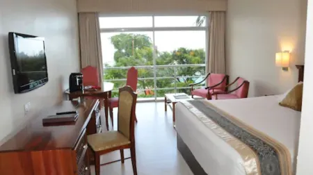 Pegasus Hotel by the Waterfront Отели рядом с достопримечательностью «Guyana Zoo»