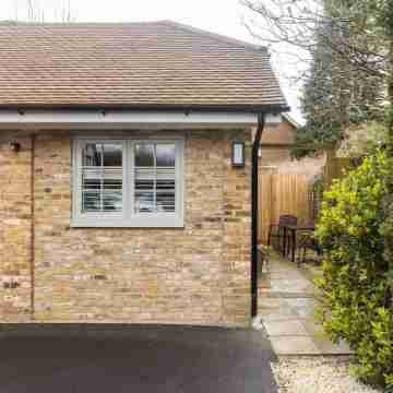 Peaceful Studio Flat with Patio and Dogs Allowed Hotel Exterior