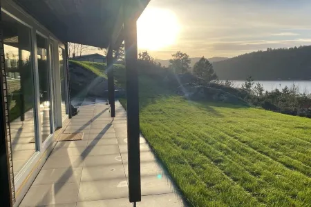 Funky Cabin with a Panoramic View of the Oslofjord Отели в г. Fjellstrand