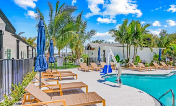 Pelican Post at Anna Maria Island Inn