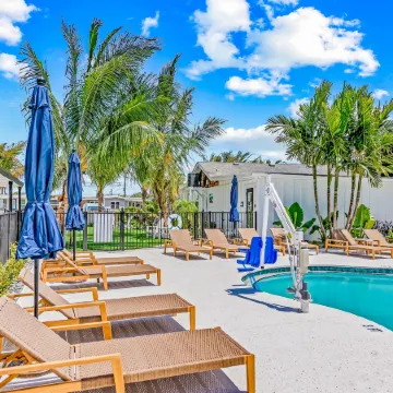 Pelican Post at Anna Maria Island Inn