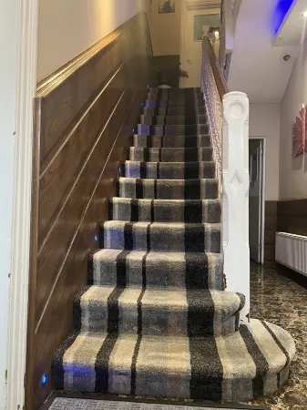 The Crystal Lodge Hotel Отели в г. Торнтон Хит