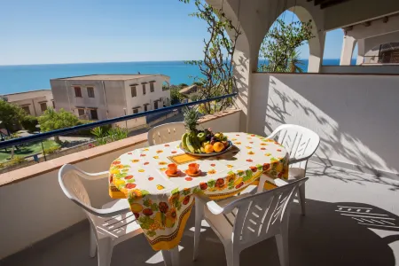Apartment 250 Meters from the Beach: Sea View
