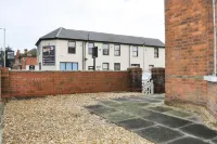 Apartment Ideal for Hospital by Nest Stays Hotels near Woburn Safari Park