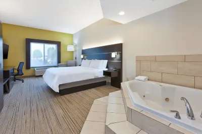 Holiday Inn Express & Suites Cleveland-Richfield