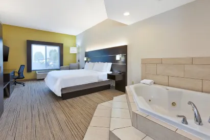 Holiday Inn Express & Suites Cleveland-Richfield