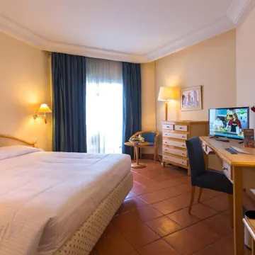 Medina Belisaire and Thalasso