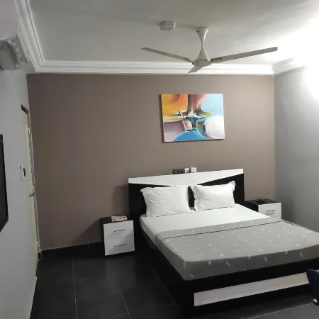 Room in Guest Room - Royal Blue Guest House Bar