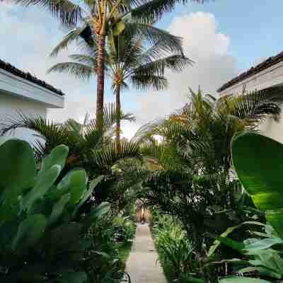 Bahala Na Villas Hotel Exterior