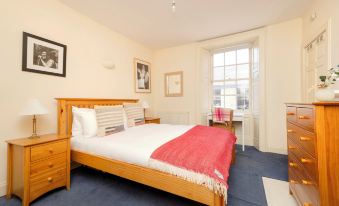 Joivy Thistle Street - Heart of the City 2-Bedroom Apt