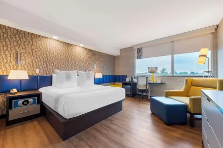 GLo Best Western Kanata Ottawa West Отели рядом с достопримечательностью «Скоушабэнк Плэйс»