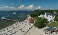 Strandhotel Glücksburg فنادق في Glucksburg