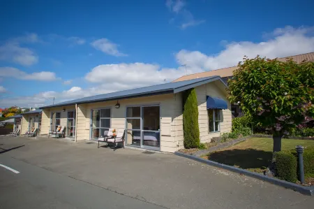 The Coast Motel Отели рядом с достопримечательностью «Тимару Ботаник Гарденс»