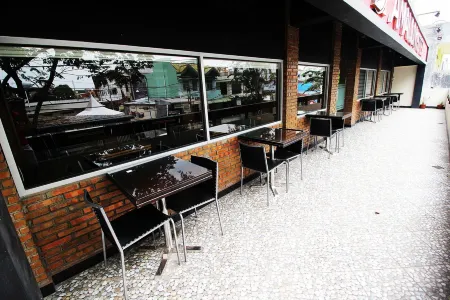 Amaliun Hotel Отели рядом с достопримечательностью «Maimoon Palace»