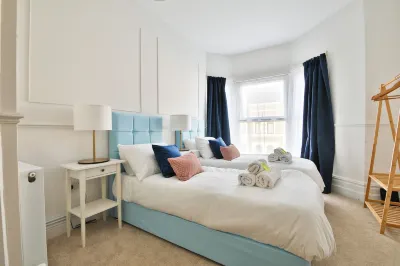 Beautifully Designed 2 Bed Apartment Hotels near UK Visa Cardiff Premium Service Centre
