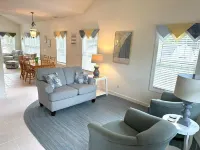 Crabby Nav's Retreat: 3-bedroom house in charming Pawleys Island with WiFi, AC