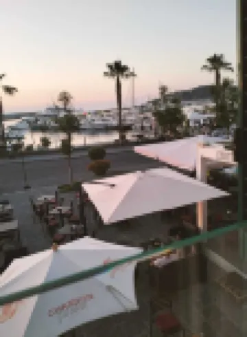 Aura ExclusiveHoliday brand new beachfront studio apartment 10 m from the beach