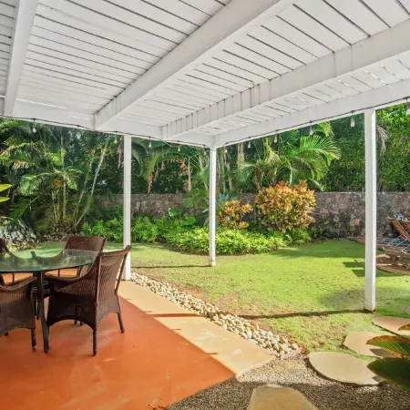 3 Bedrooms with Baths, Air Conditioning and Heated Pool Near Grand Hyatt.