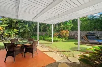 3 Bedrooms with Baths, Air Conditioning and Heated Pool Near Grand Hyatt.