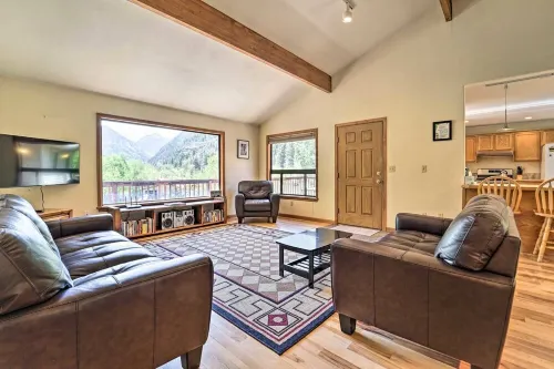 Hummingbird 5br/3ba Home