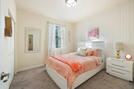 Sunset Villa - stunning 4BR home great for groups Отели в г. Хайалиа