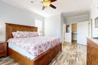 Pristine & Peaceful Condo with Shared Pool and High-Speed WiFi Hotels in Blount County